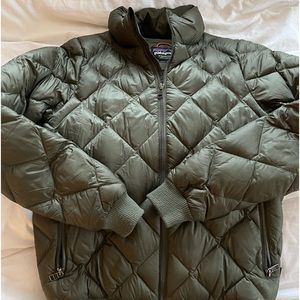 Patagonia prow bomber jacket green